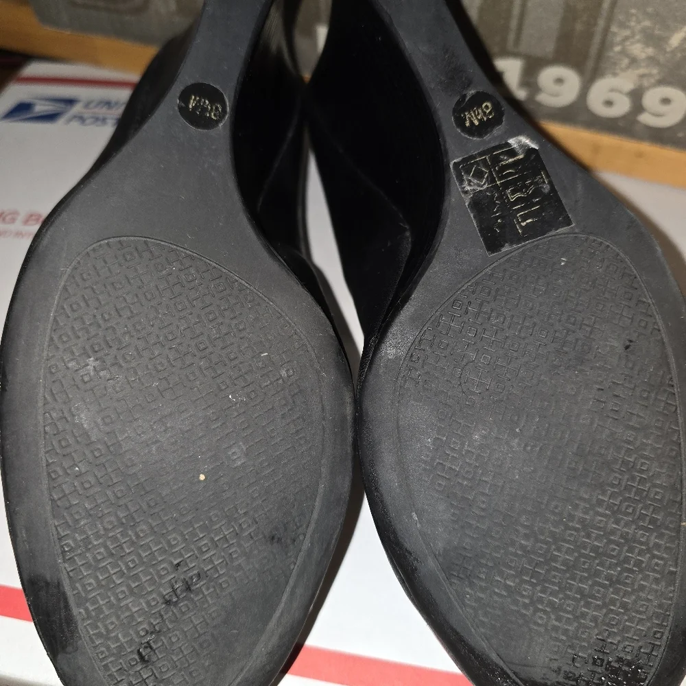 Tory Burch black leather platform heels size 8.5